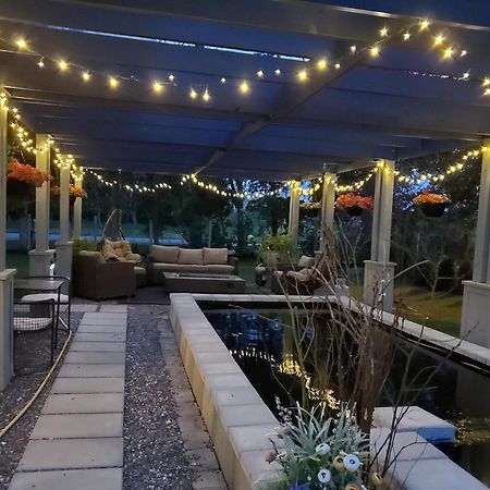 The Walnut Grove Bnb Harrow Экстерьер фото