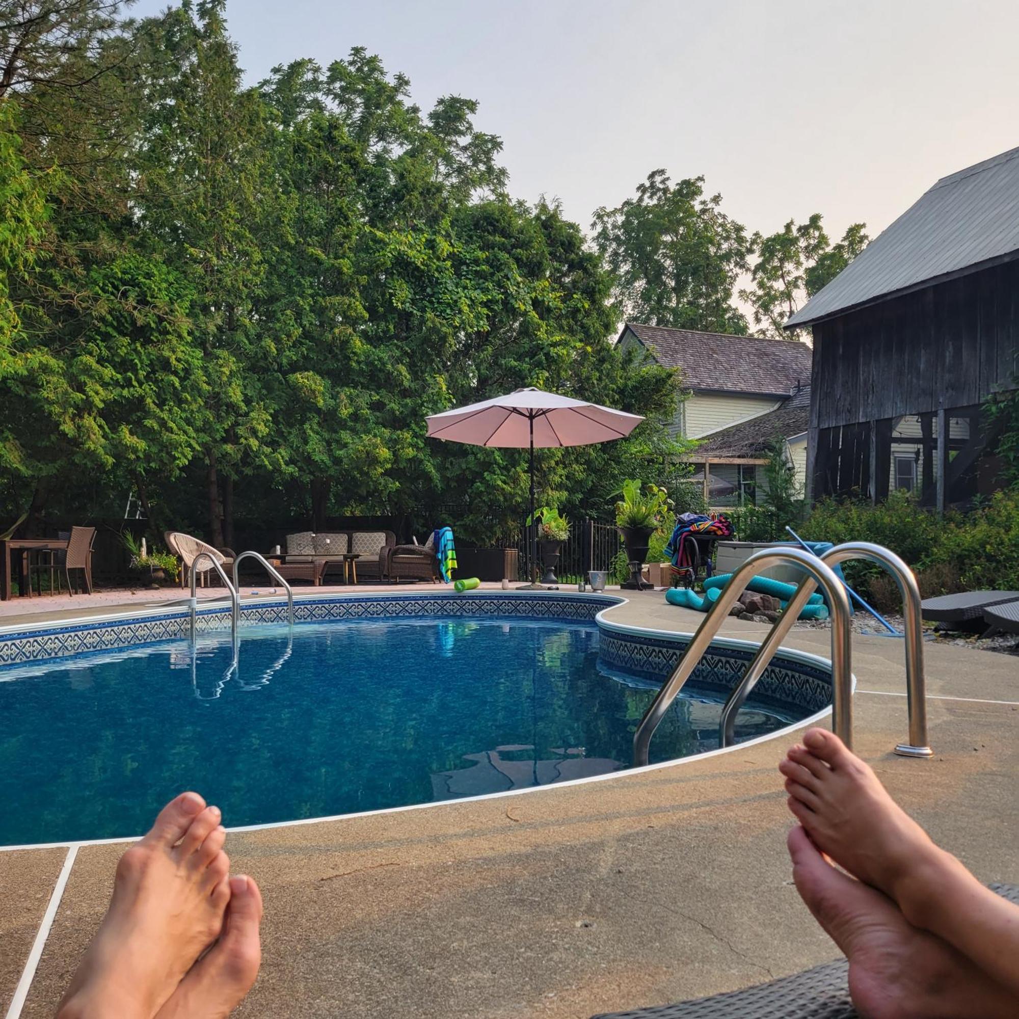 The Walnut Grove Bnb Harrow Экстерьер фото